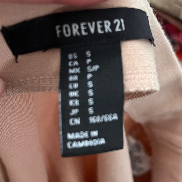 NWOT Cream Form Fitting Mini Skirt with Front Slit - Picture 5 of 5